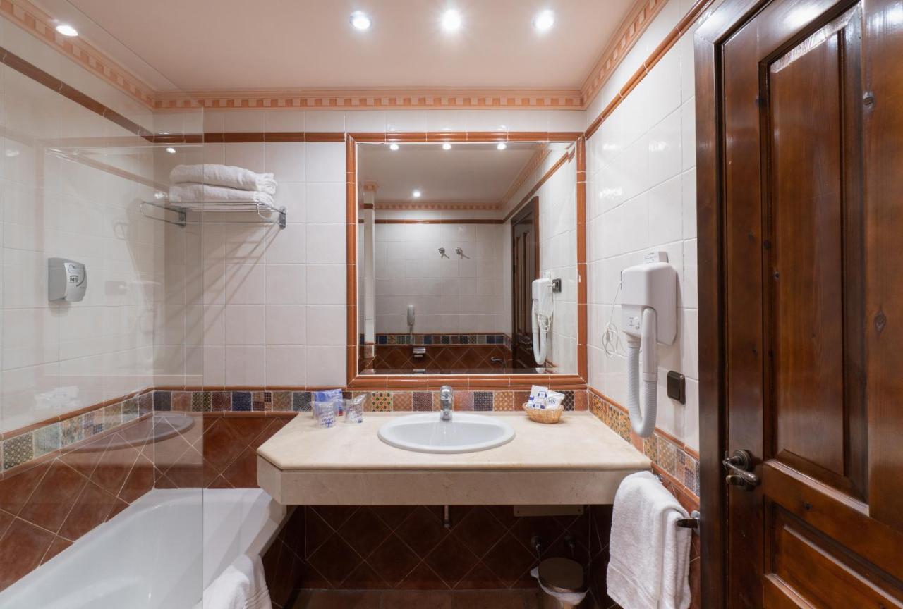 Double or Twin Room Partial Sea View